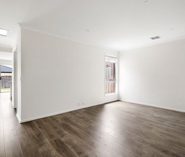 SPACIOUS FAMILY LIVING IN CLYDE NORTH - Photo 6