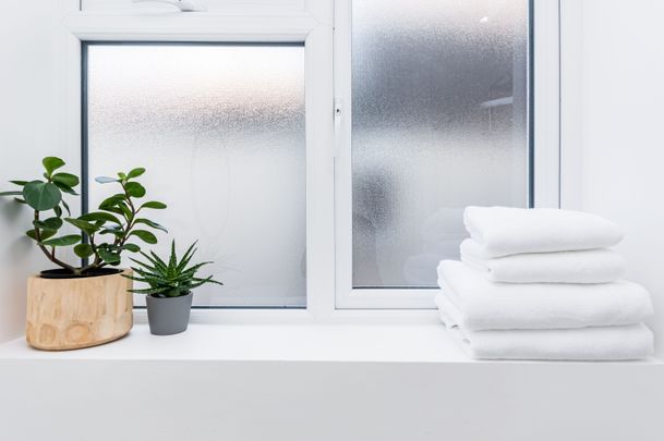 EN-SUITE ROOM TO LET IN QUIET PROFESSIONAL HOUSE ROOM 3 (Floor 1) - Photo 1