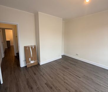 3 Bed Detached House, Malmesbury Road, SO15 - Photo 3