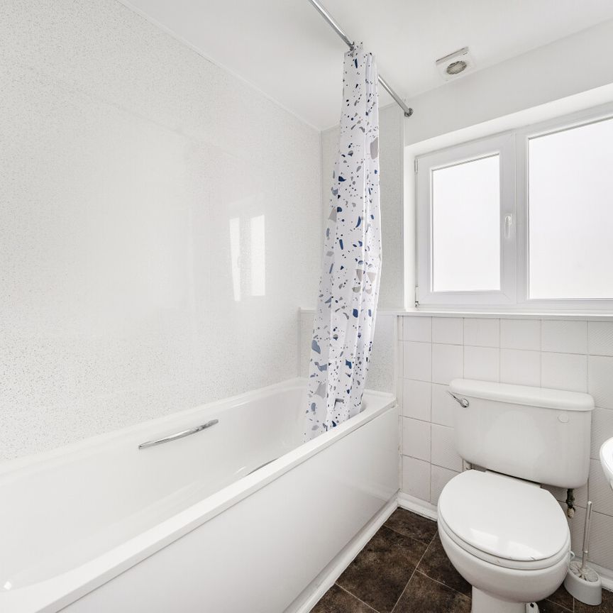 Wilkins Close, Mitcham, CR4 - Photo 1