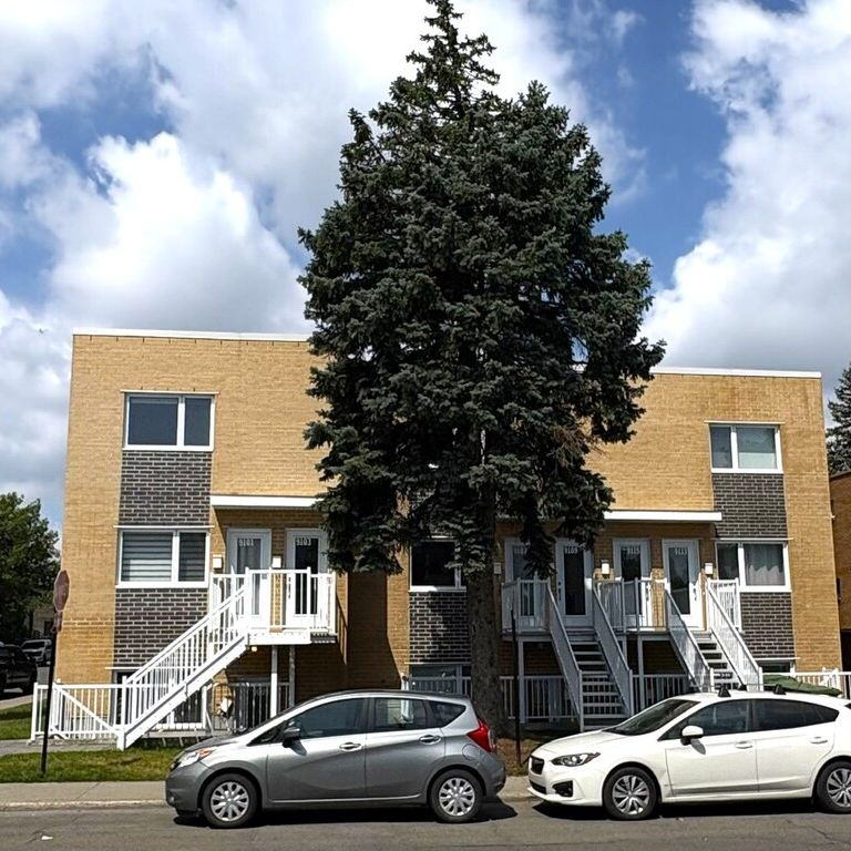 CONDO 4 1-2 + GRAND BALCON À LOUER - Photo 1