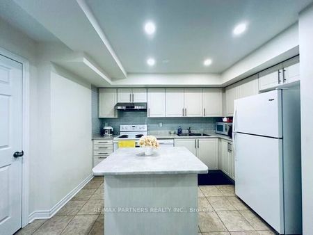 For Lease - 1 Eaton Park Lane Unit# 9, Toronto, Ontario - Photo 5