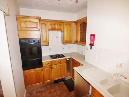 2 bedroom flat to rent - Photo 3