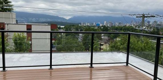 One Bedroom in the heart of Kits with a view - Photo 2