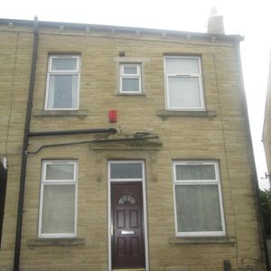 3 bedroom terraced house to rent - Photo 2
