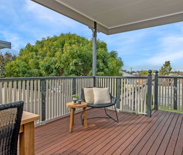 Air conditioned two bedroom home with enclosed porch/sunroom - Photo 3