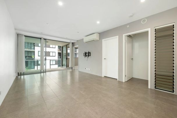 Elegant City Living in the Iconic Skyneedle Apartments - Photo 1