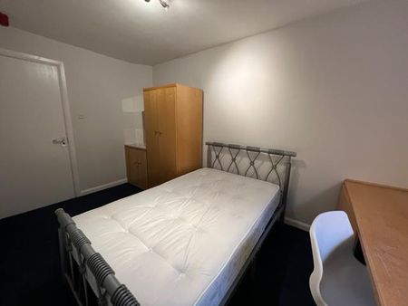 1 bedroom in a house share to rent - Photo 4