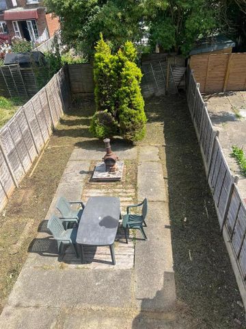 4 bedroom terraced house to rent - Photo 5