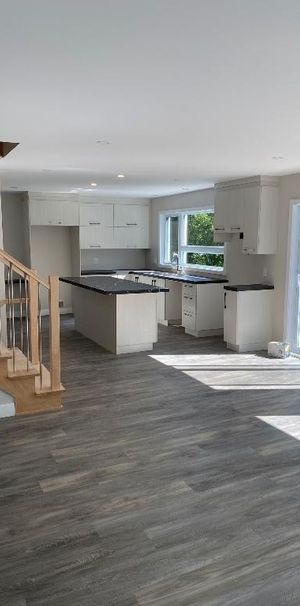 Logement grand 51/2 2800'c - Photo 1
