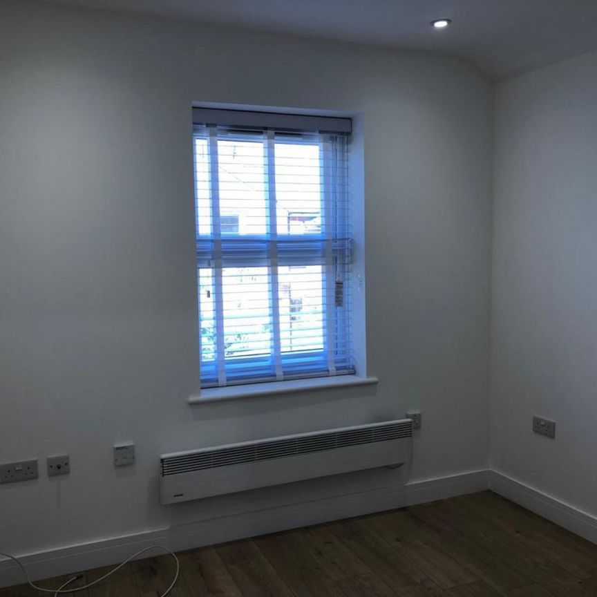 Elm Park Road, Reading - Photo 1