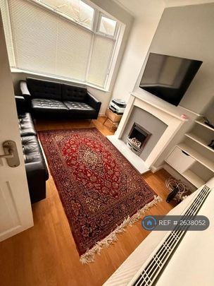 4 bedroom semi-detached house to rent - Photo 1