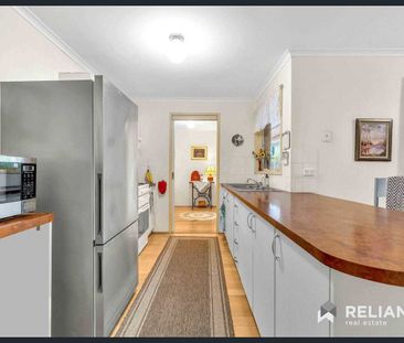 Beautifully Proportioned Family Home in a Prime Location - Photo 5