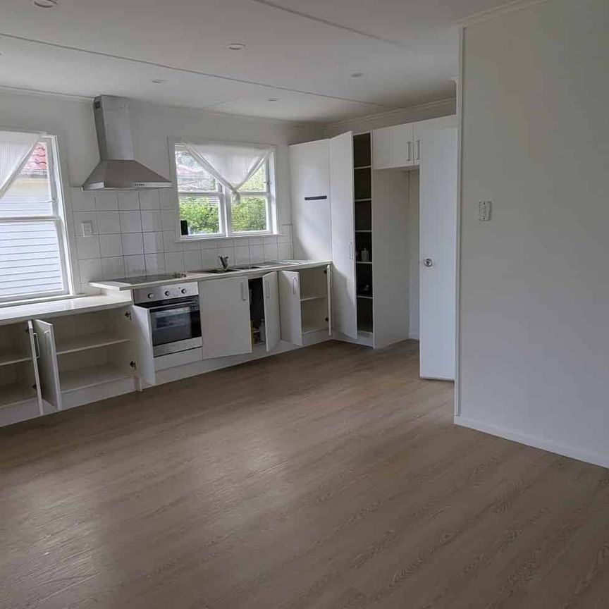 Newly Renovated 3 Bedroom Home - Photo 1