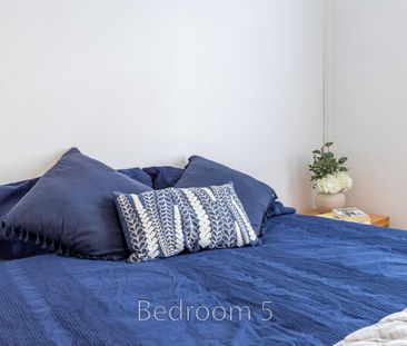 Room 5 - Photo 2