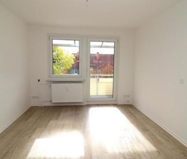 Sonnige 2-Zimmer-Wohnung mit offener Küche + Balkon - Photo 1