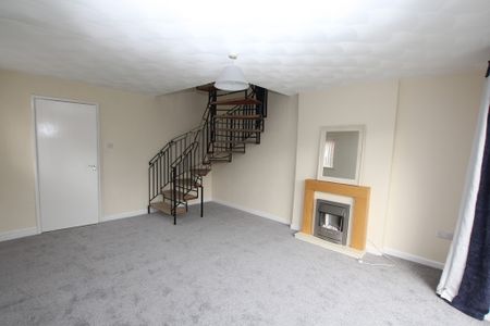 2 Bedroom HOUSE, Chester - Photo 3