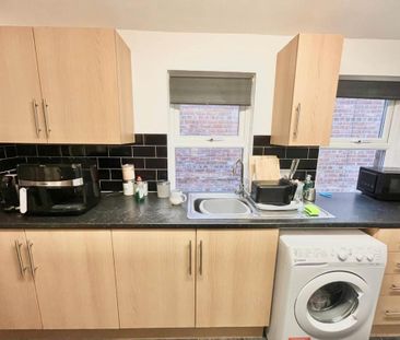 2 bedroom flat to rent - Photo 4