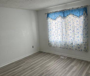 For Lease - 37 Frontier Pathway Unit# Main, Toronto, Ontario - Photo 2