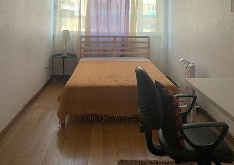 Cozy room with private bathroom in Lisbon Alvalade