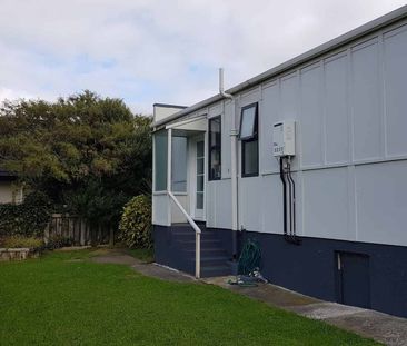 2 Bedroom Sunny Art Deco Style in Paparangi - Photo 5