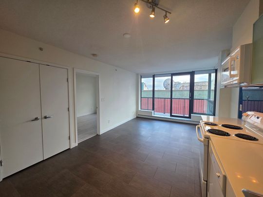 Spacious Open Layout in Gastown! 1 Bed/1 Bath avail December 1st - Photo 1