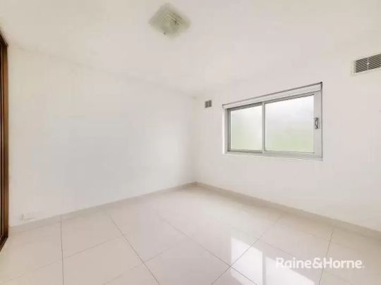 Apartment with 2 bedrooms, 1 bathroom & parking for 1 car - Photo 1