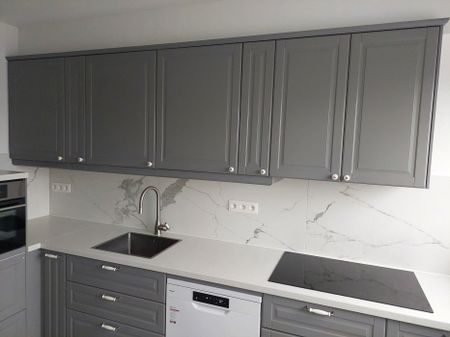 Centraal gelegen en vernieuwd appartement met 2 slaapkamers - Foto 3