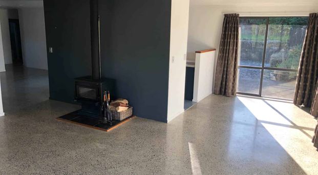 Lovely 4 bedroom, 2 bathroom, single level fam... - Photo 1