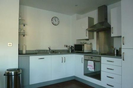 2 bedroom flat to rent - Photo 2
