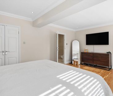 A spacious and versatile five‑bedroom family home set on a generous... - Photo 6