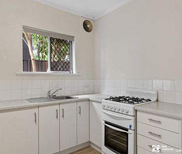 GROUND FLOOR UNIT IN PRIME LOCATION! - Photo 2