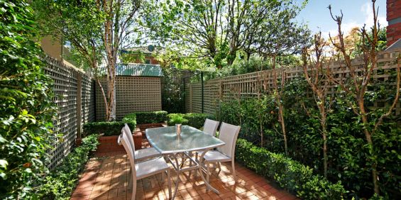 Spacious Ground-Floor Living in a Prime South Yarra Location! - Photo 3