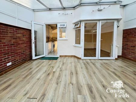 4 bedroom semi-detached house to rent - Photo 2