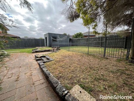 7 Ashleigh Court, Kealba, VIC 3021 - Photo 4