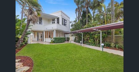 Spacious Five-Bedroom Home with Double Garage, Self Contained Flat & Stunning Harbour Views - Photo 3