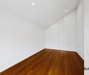 Stylish Townhouse Living in a Prime St Kilda Location - Photo 2