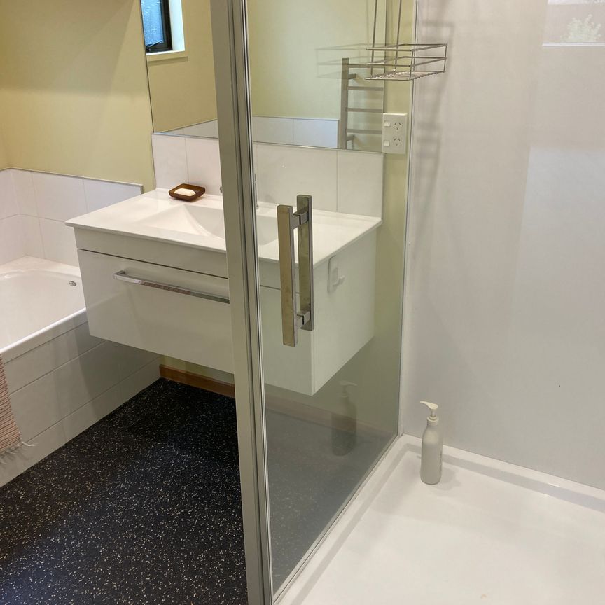 A Little Bit Of English Garden By The Sea - Photo 1