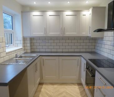 2 bedroom terraced house to rent - Photo 2