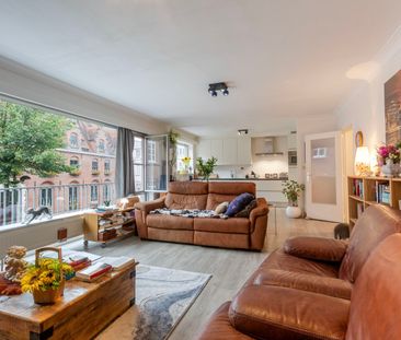 Volledig gerenoveerd twee-slaapkamerappartement in het centrum van ... - Photo 1