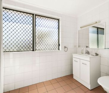 Expansive Family Residence in a Prime Maroubra Location - Photo 6