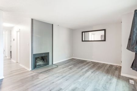 3 Bed, 2 Storey Condo in The Pines! - Photo 2