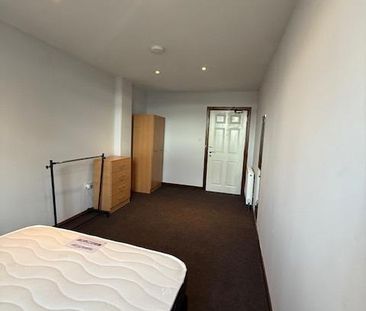 1 bedroom in a flat share to rent - Photo 4