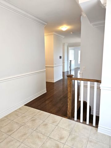 For Lease - 40 Thatcher Crescent, East Gwillimbury, Ontario - Photo 3