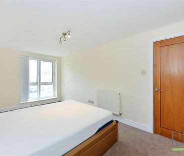 Studley Court, James Town Way, E14 - Photo 5