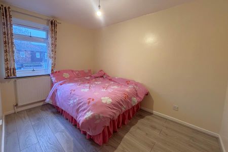 3 bedroom end of terrace house to rent - Photo 5