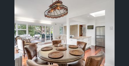 House on the hill with Views - Photo 2