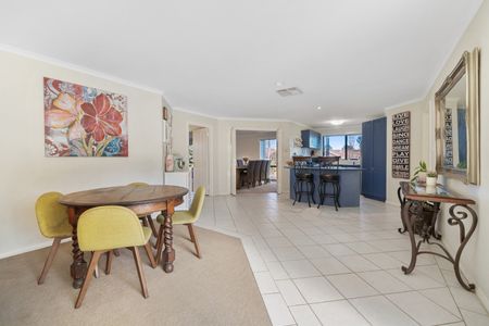 1 Stringybark Drive, Jerrabomberra NSW 2619 - House For Rent | Domain - Photo 5