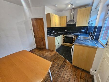 3 Bed - 31 Wilton Grove, Leeds - LS6 4ES - Student - Photo 2