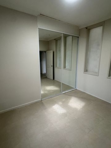 SPACIOUS MODERN UNIT - Photo 3